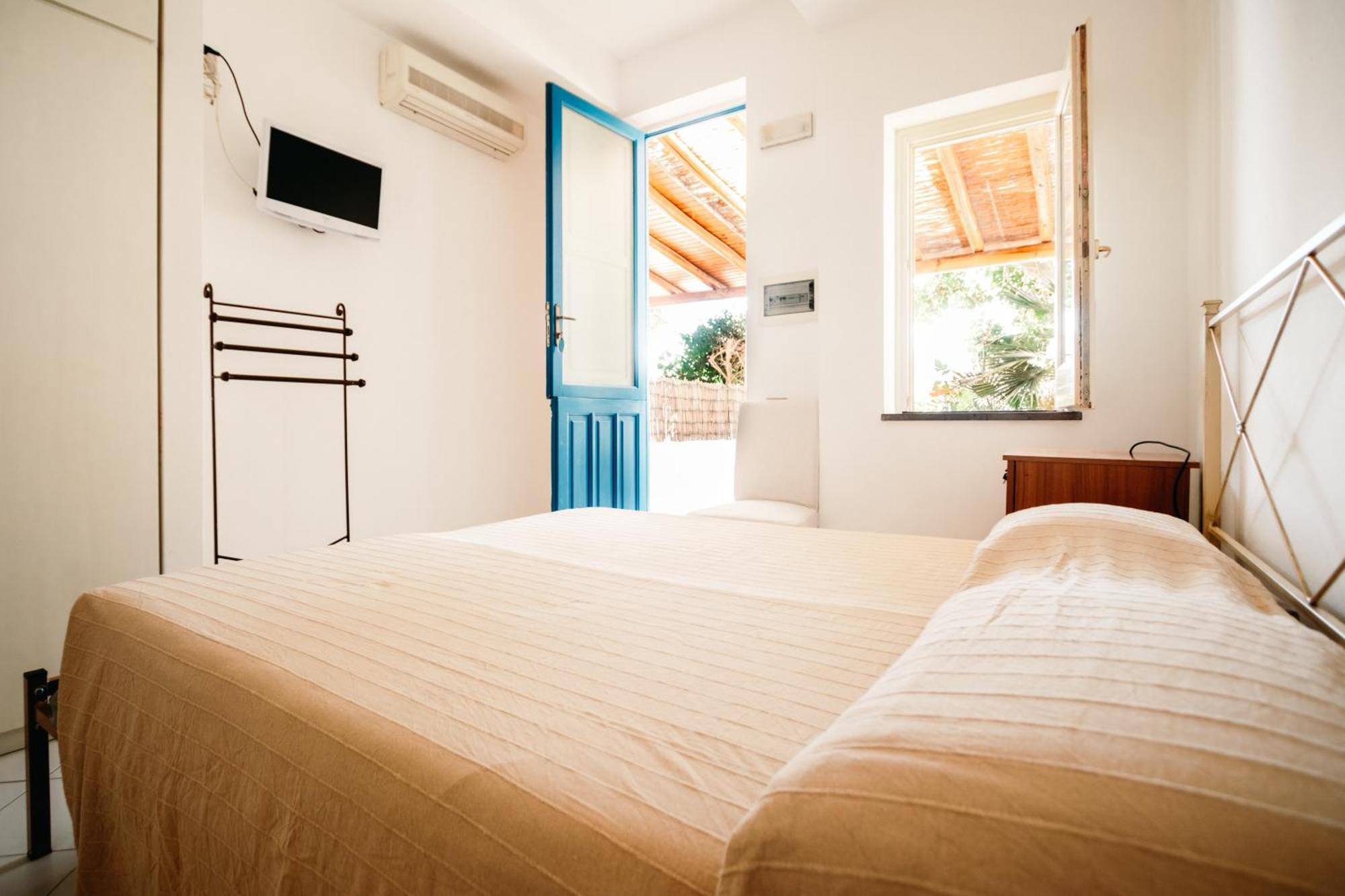 Hotel Residence La Villetta Каннето Экстерьер фото