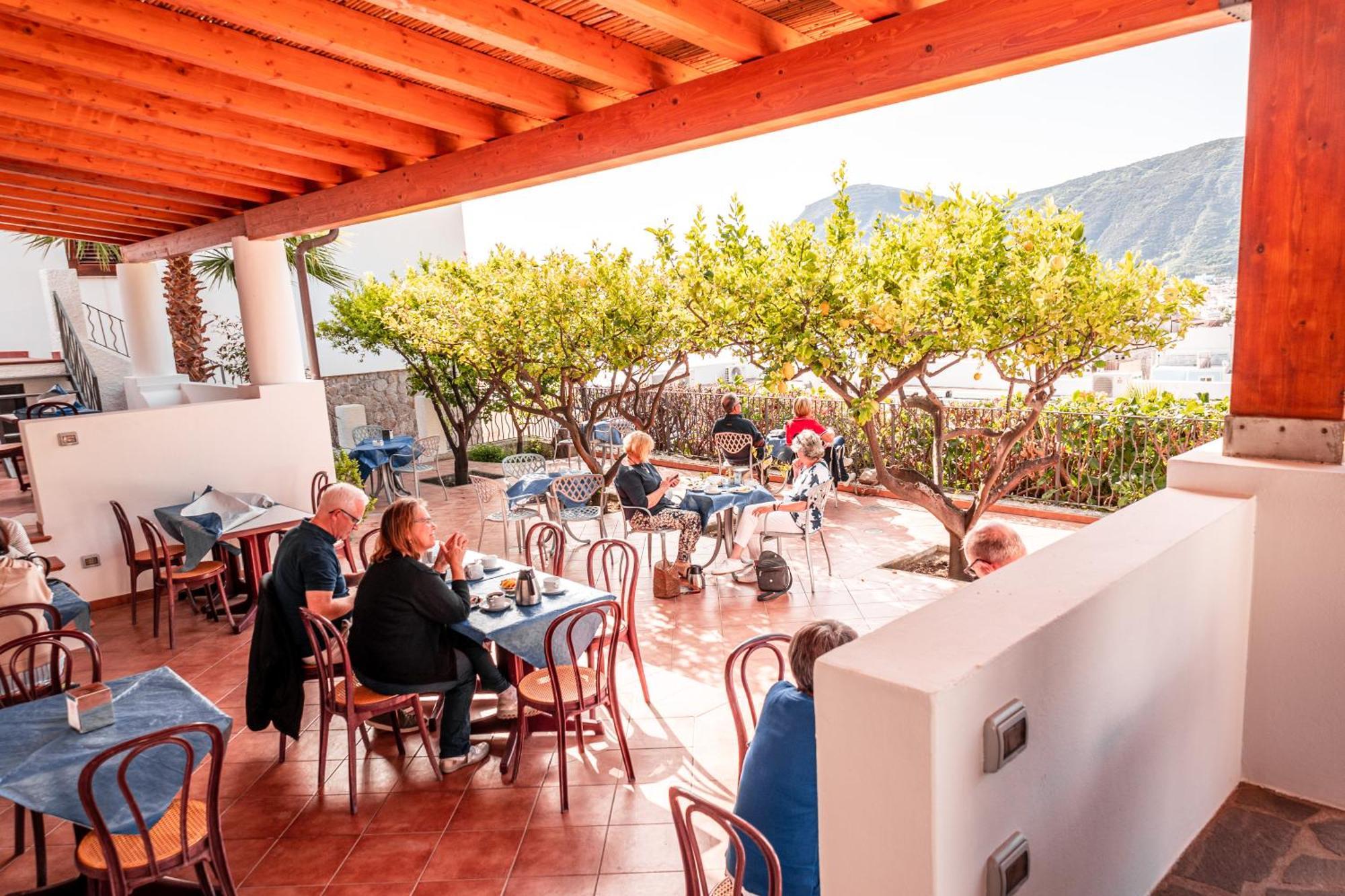 Hotel Residence La Villetta Каннето Экстерьер фото