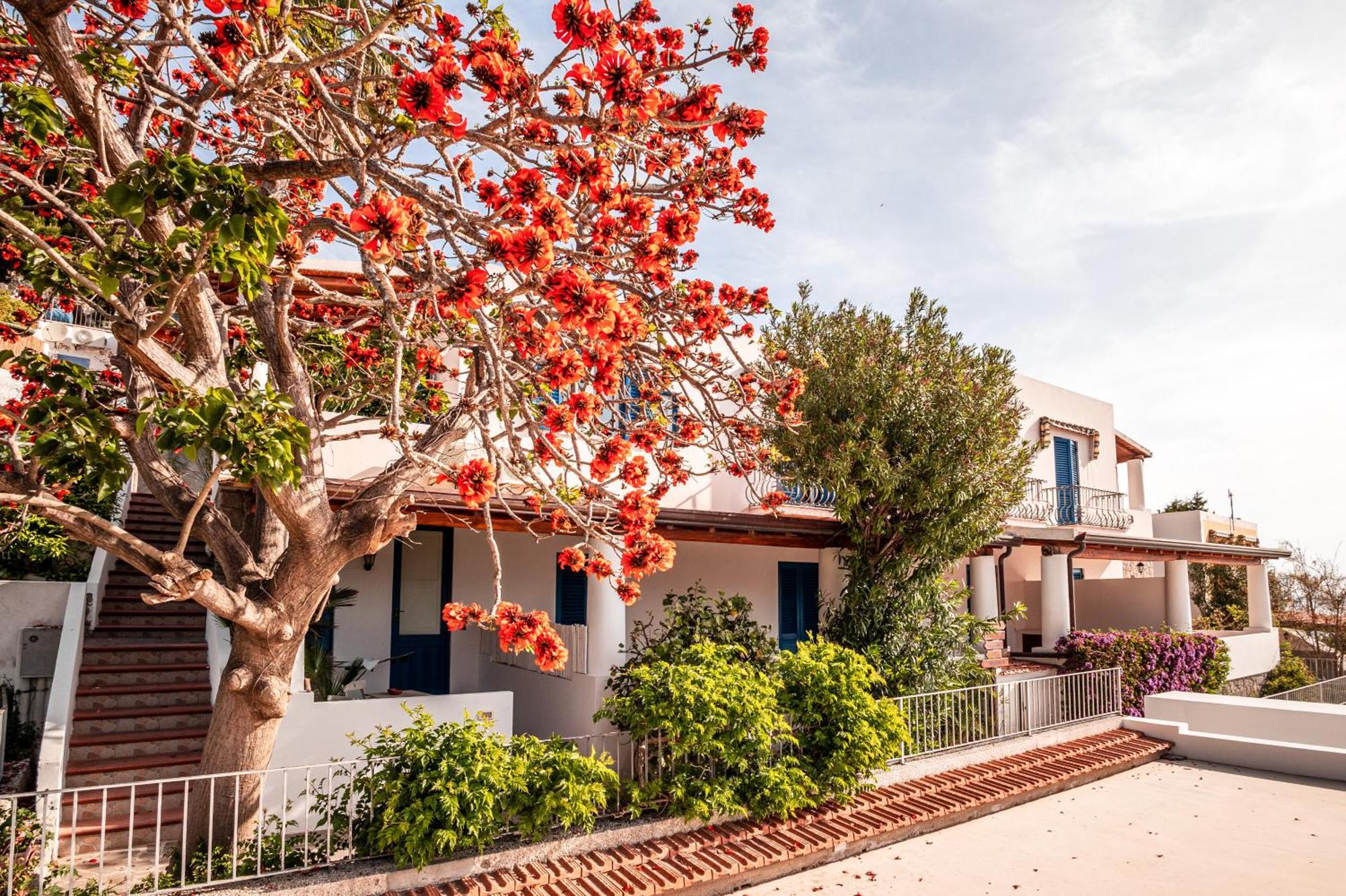 Hotel Residence La Villetta Каннето Экстерьер фото