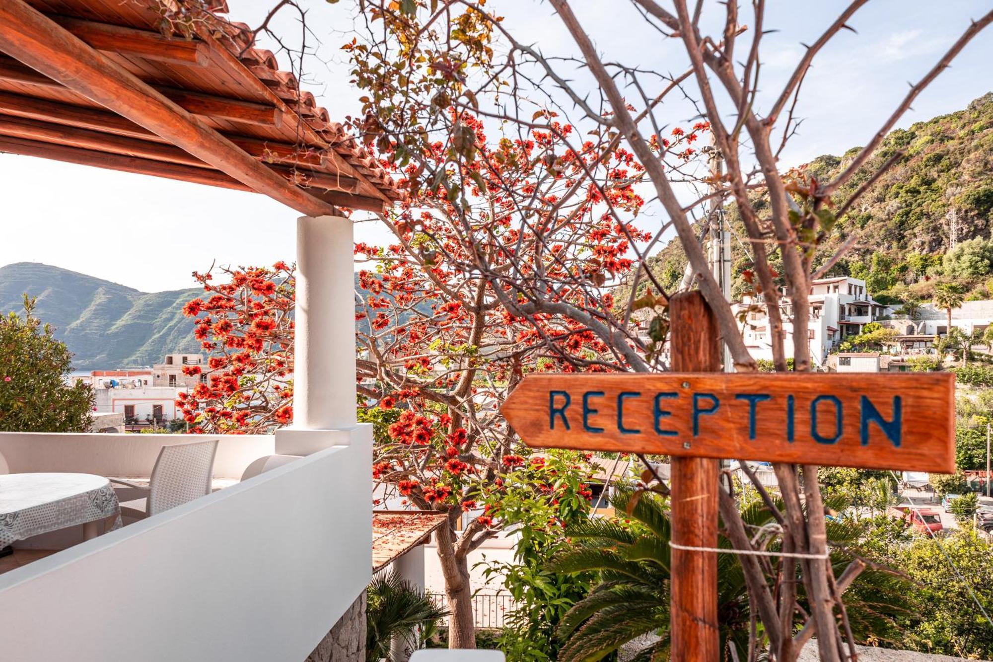 Hotel Residence La Villetta Каннето Экстерьер фото
